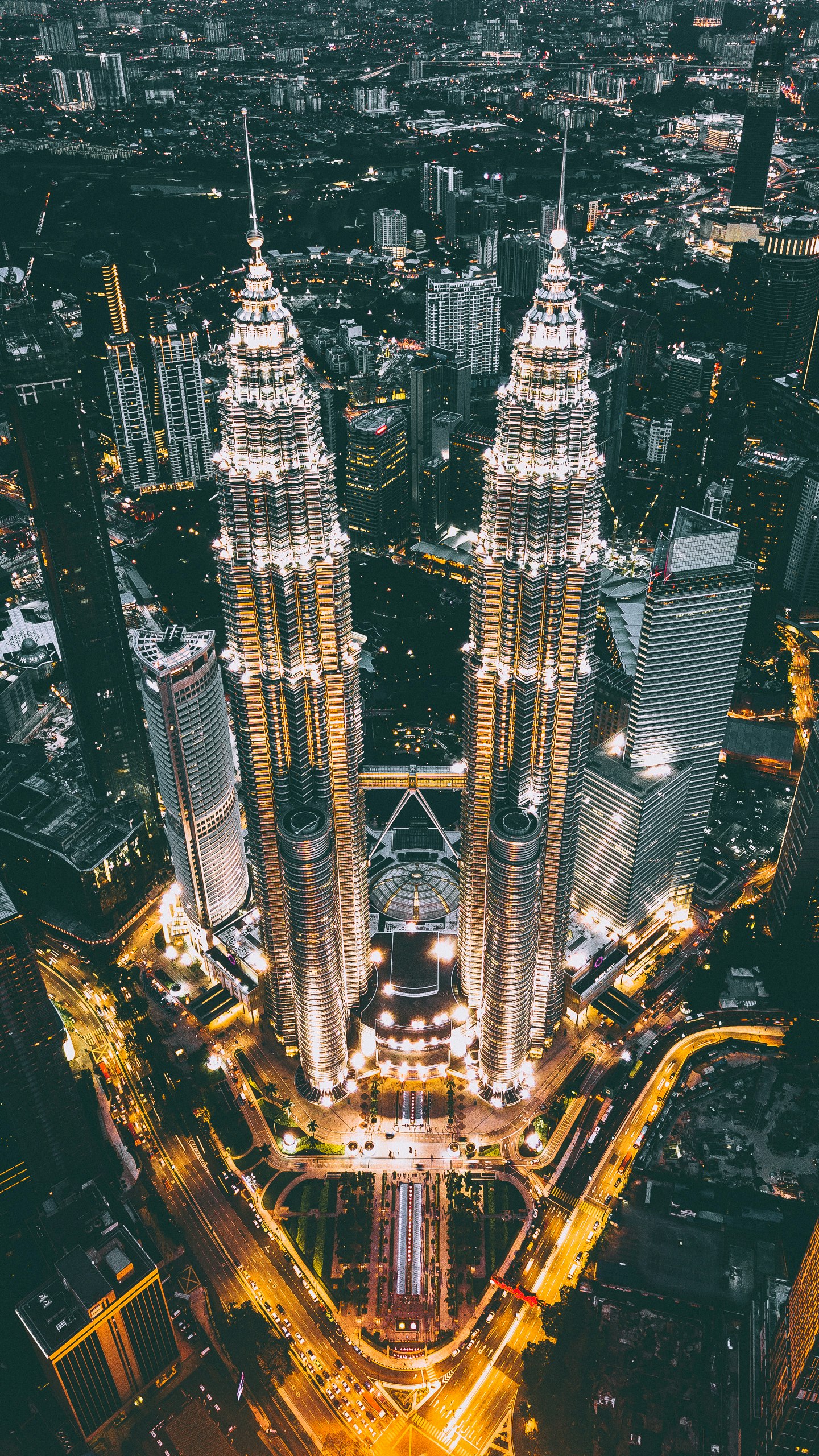 Kuala Lumpur skyline at sunset, a reminder that link building in Malaysia starts with local relevance