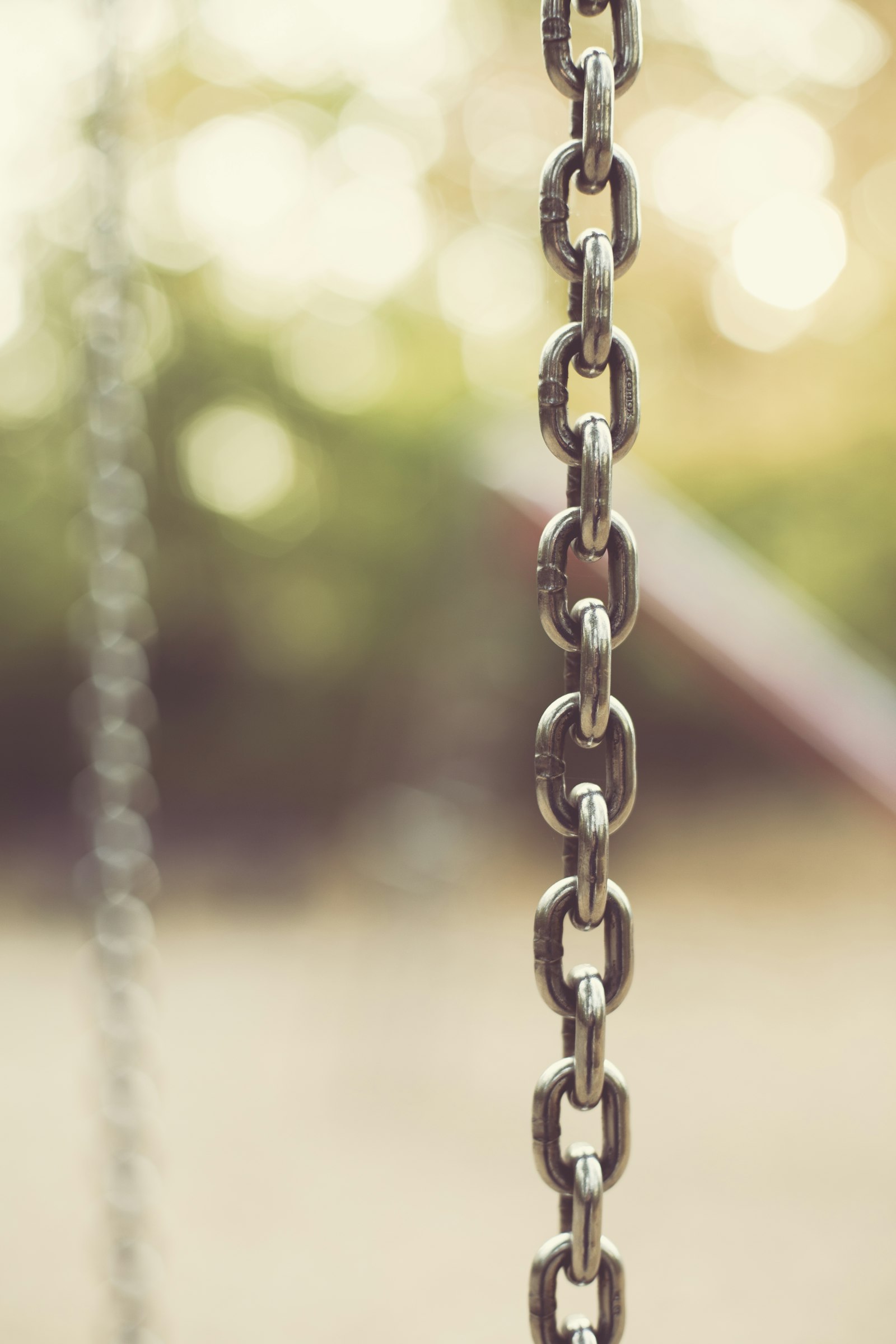 Steel chain links representing link building for Malaysian business websites